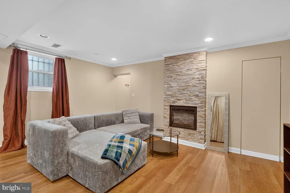 2911 8TH STREET SE #1101 Washington, DC 20032