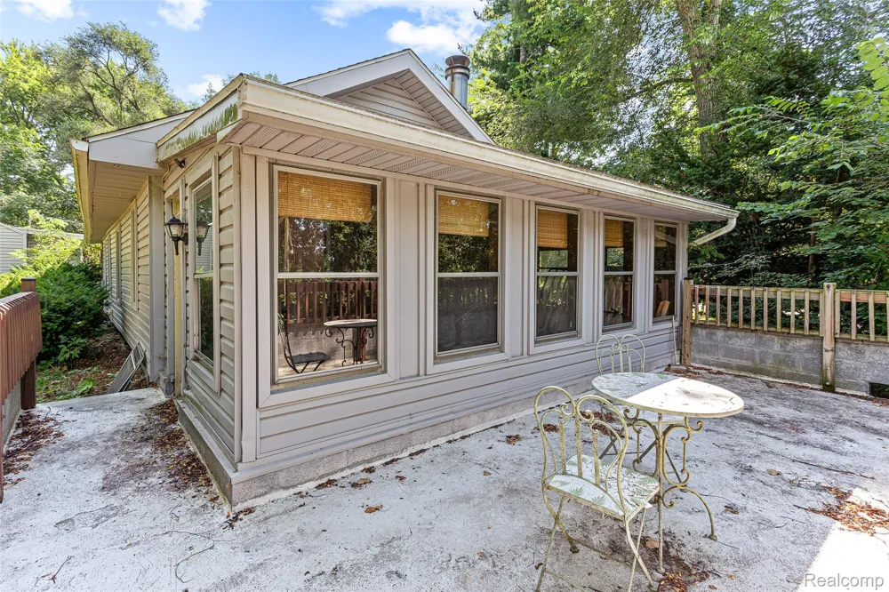2550 Loon Lake Road Wixom City, MI 48393