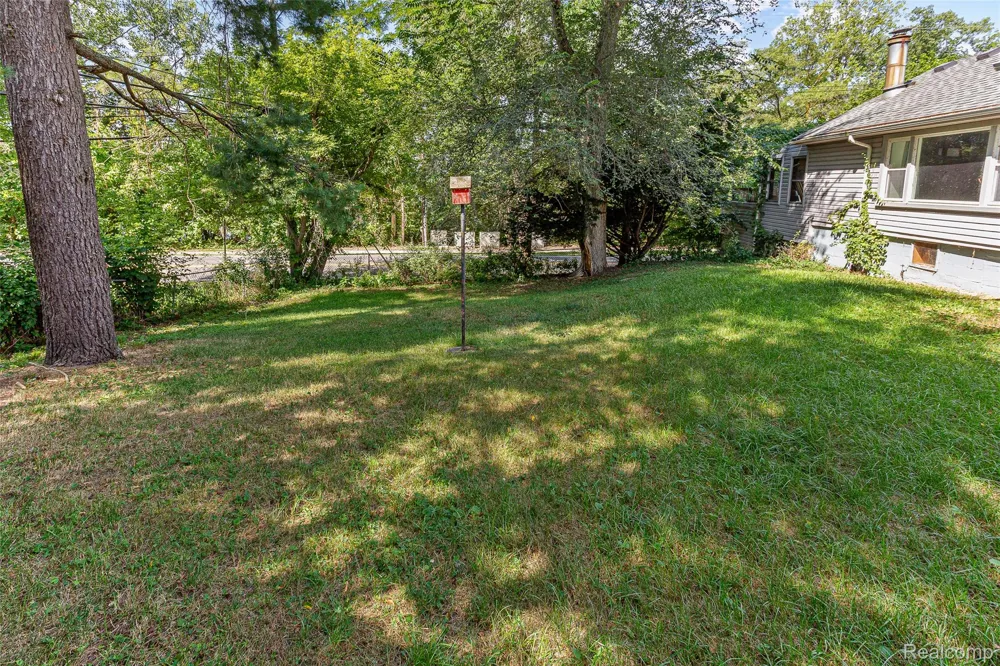 2550 Loon Lake Road Wixom City, MI 48393