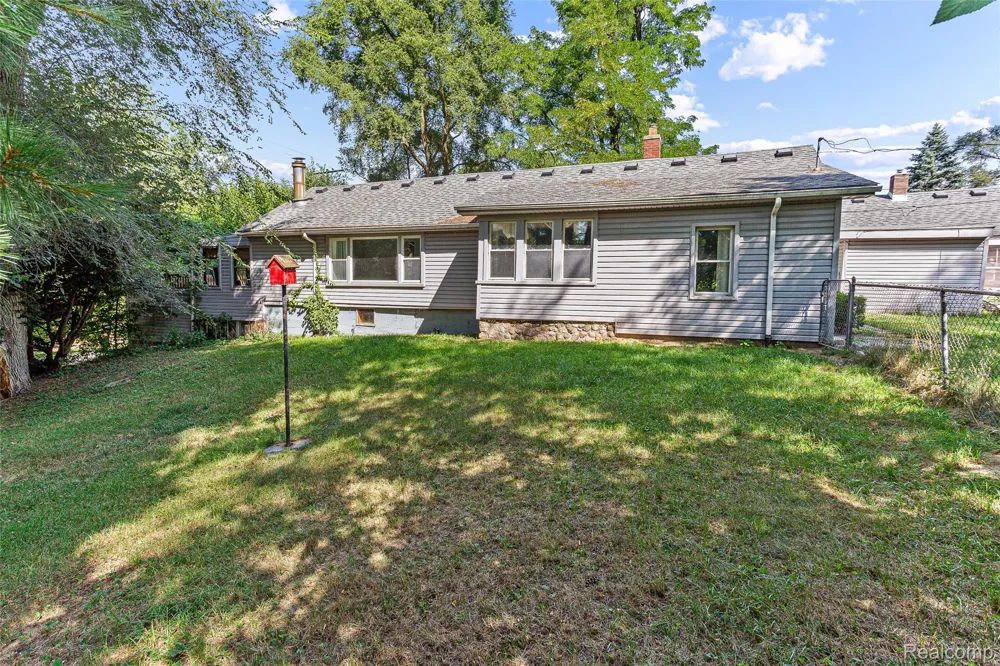 2550 Loon Lake Road Wixom City, MI 48393