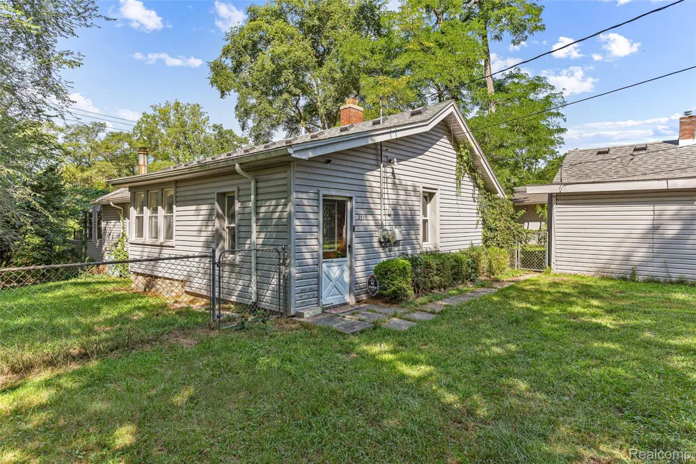 2550 Loon Lake Road Wixom City, MI 48393