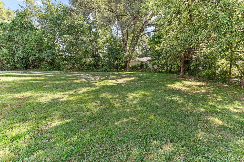 2550 Loon Lake Road Wixom City, MI 48393