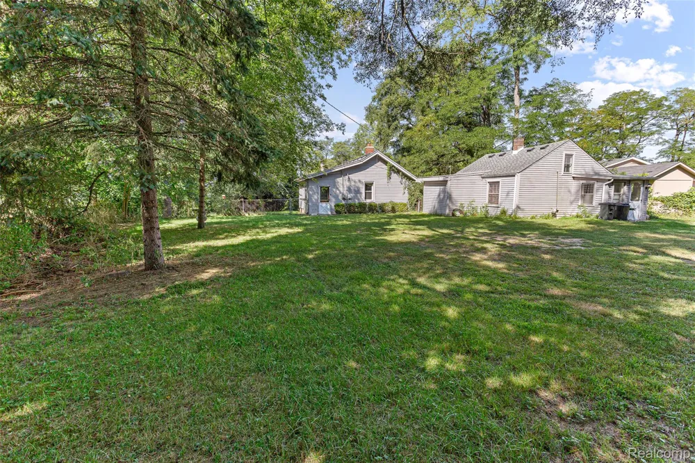 2550 Loon Lake Road Wixom City, MI 48393