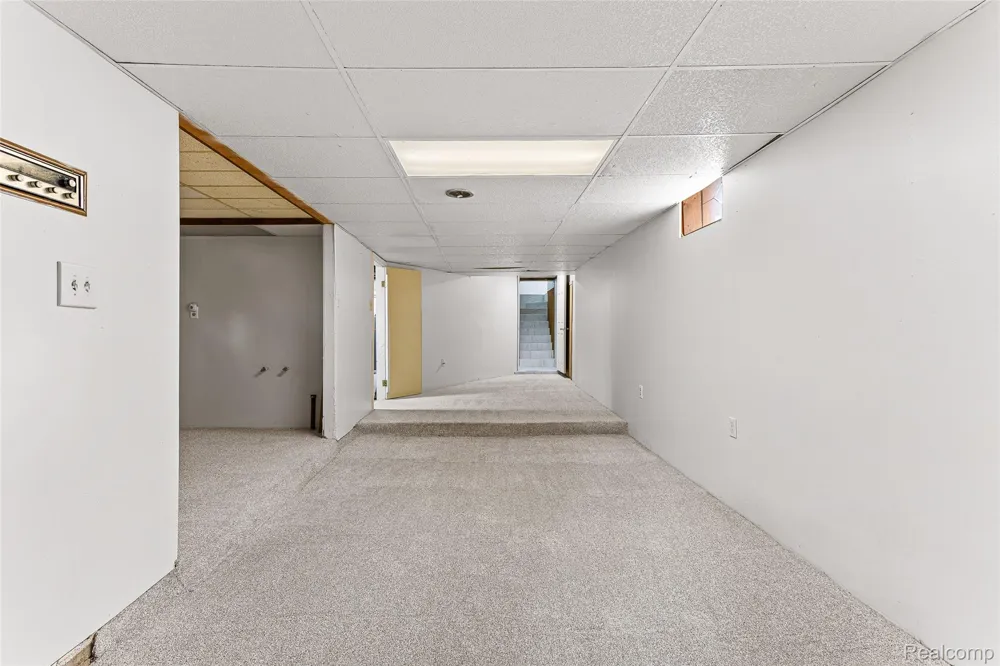 2550 Loon Lake Road Wixom City, MI 48393