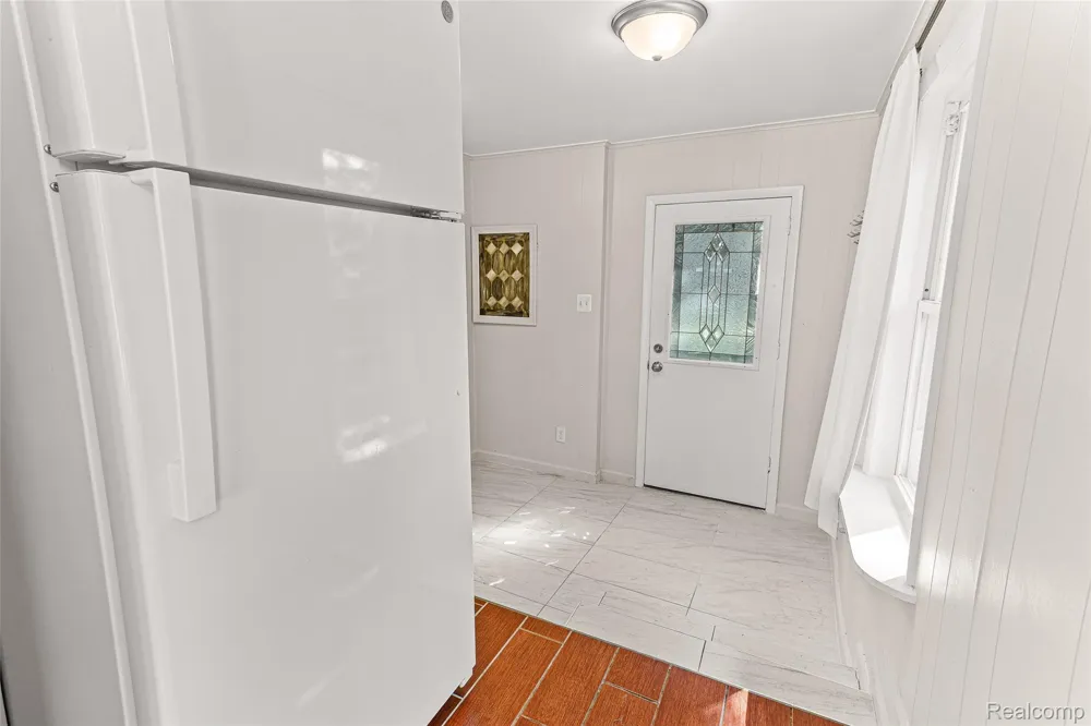 2550 Loon Lake Road Wixom City, MI 48393