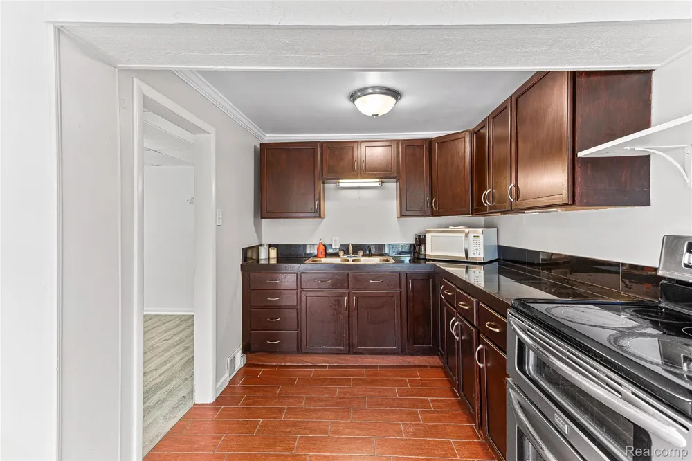 2550 Loon Lake Road Wixom City, MI 48393