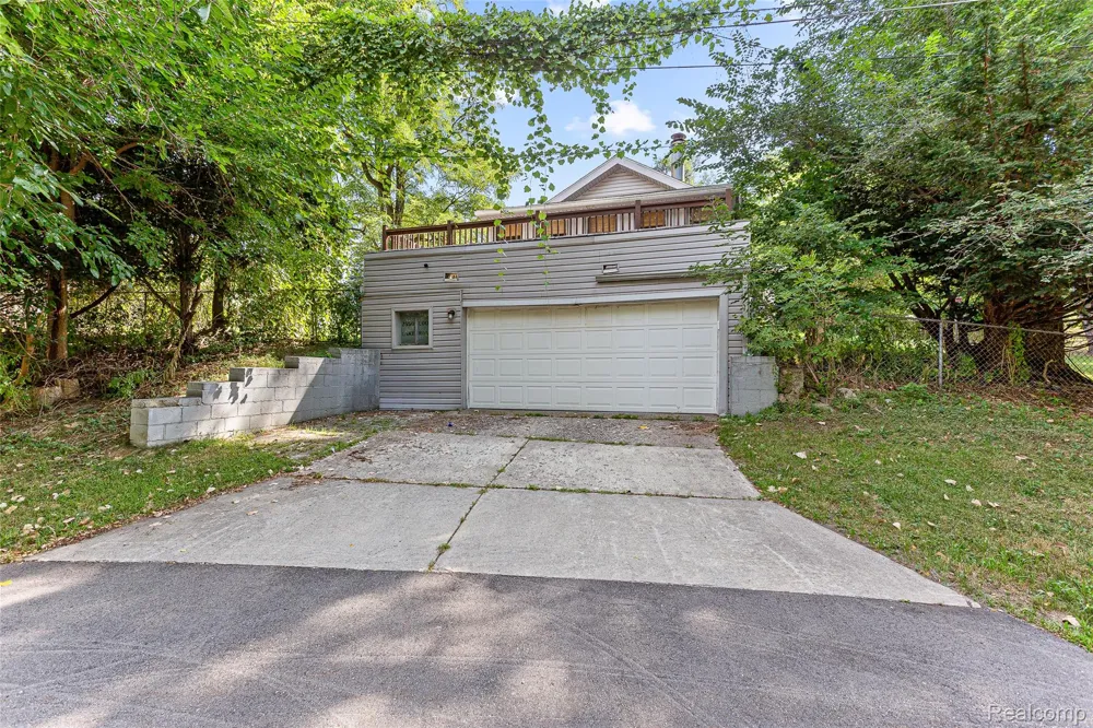 2550 Loon Lake Road Wixom City, MI 48393