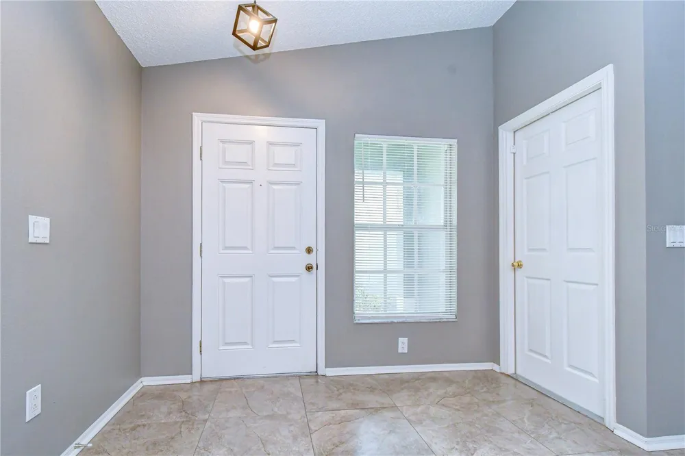 8736 MORRISON OAKS COURT Temple Terrace, FL 33637
