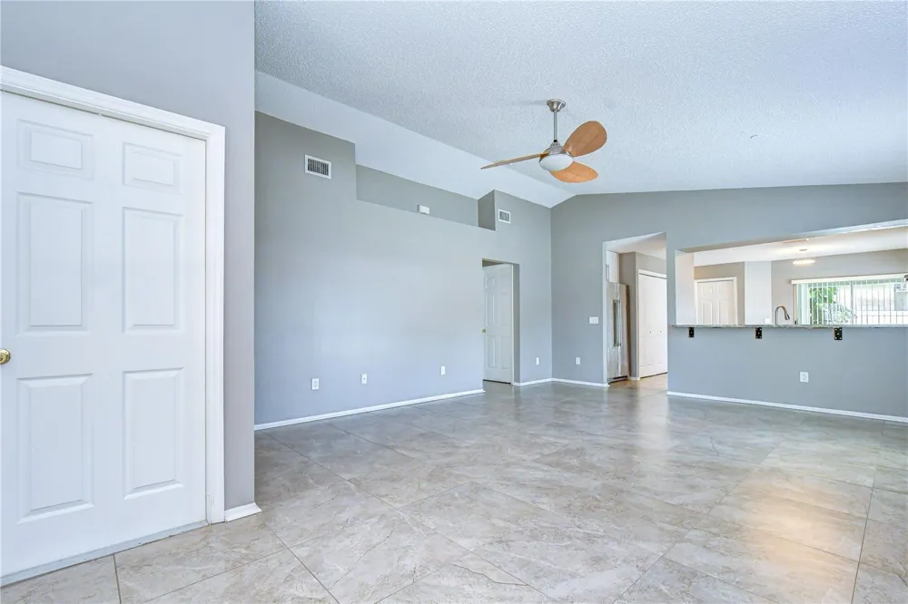 8736 MORRISON OAKS COURT Temple Terrace, FL 33637
