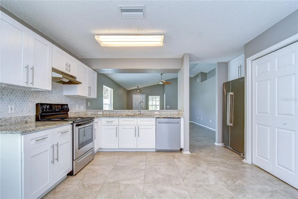 8736 MORRISON OAKS COURT Temple Terrace, FL 33637