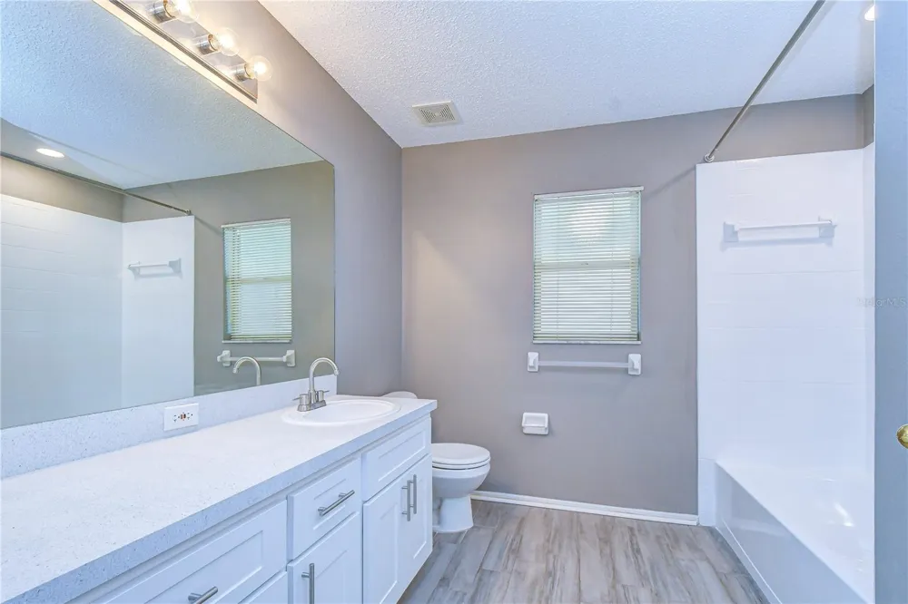 8736 MORRISON OAKS COURT Temple Terrace, FL 33637