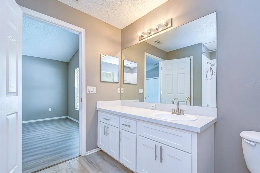 8736 MORRISON OAKS COURT Temple Terrace, FL 33637