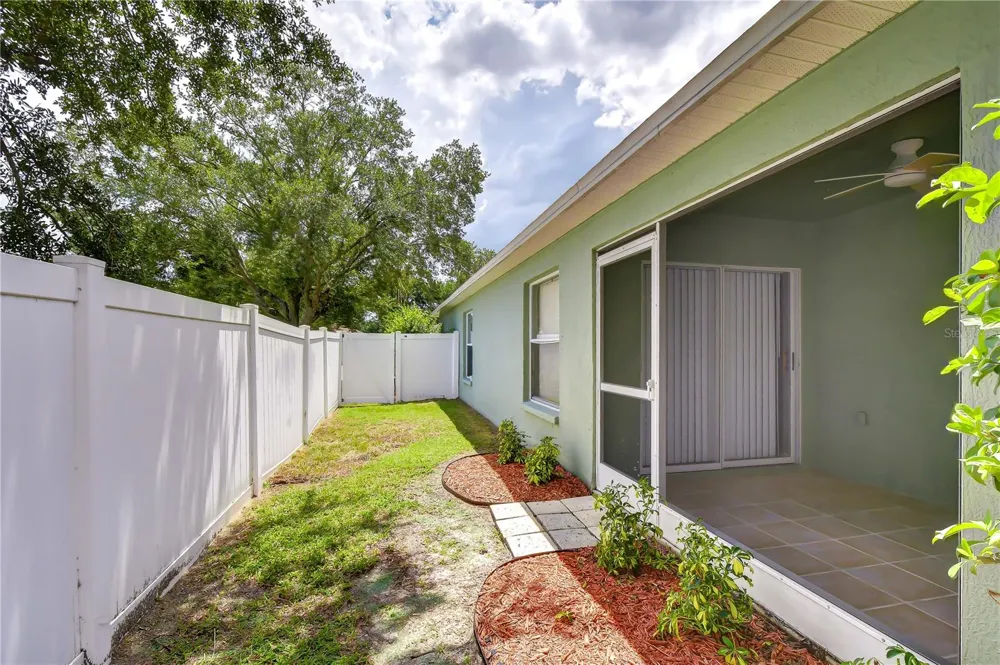 8736 MORRISON OAKS COURT Temple Terrace, FL 33637