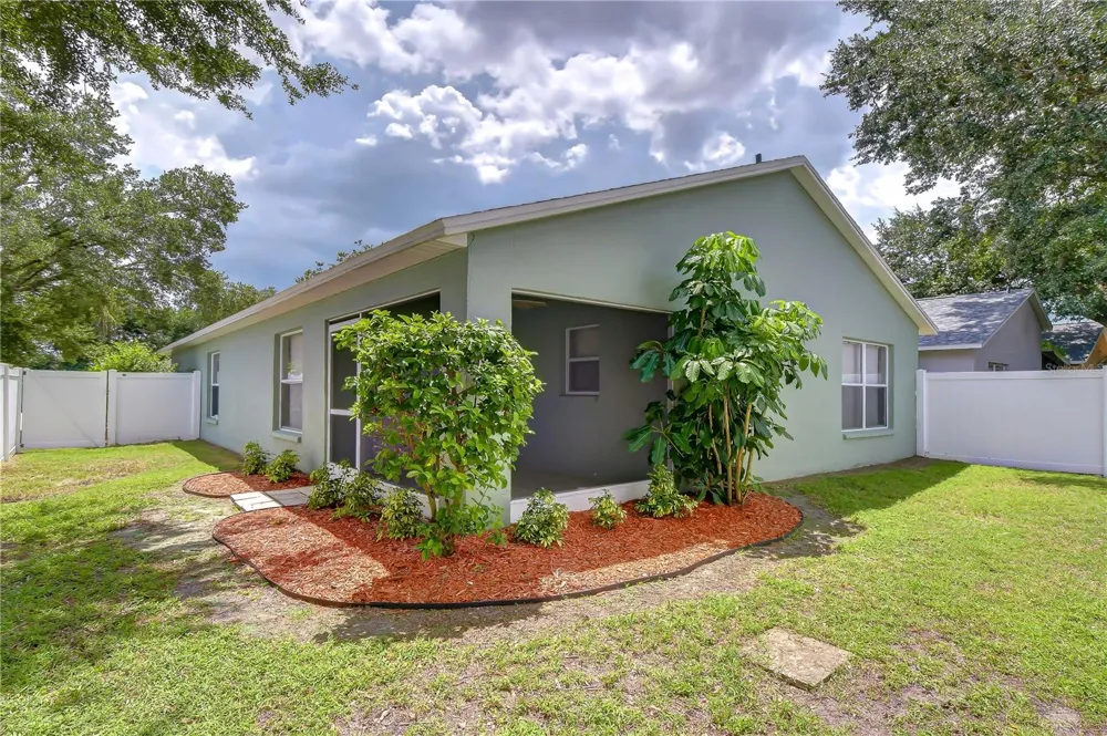 8736 MORRISON OAKS COURT Temple Terrace, FL 33637