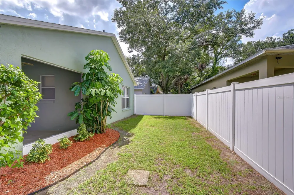 8736 MORRISON OAKS COURT Temple Terrace, FL 33637