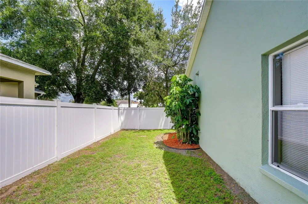 8736 MORRISON OAKS COURT Temple Terrace, FL 33637