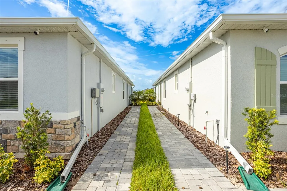 18052 CROPSIDE TRAIL Bradenton, FL 34211