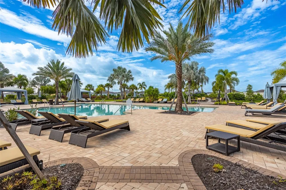 18052 CROPSIDE TRAIL Bradenton, FL 34211