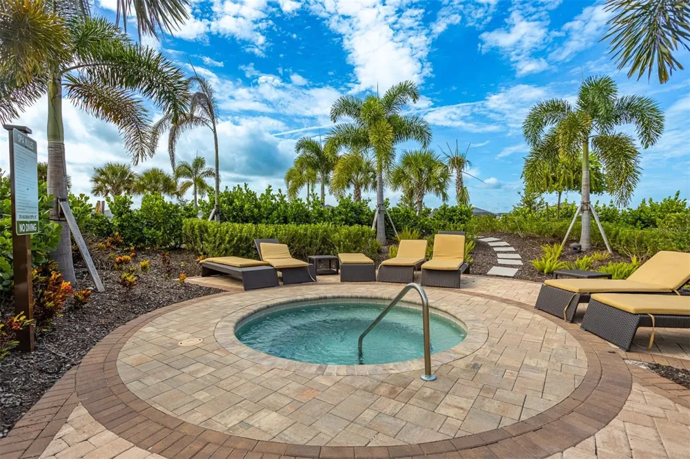 18052 CROPSIDE TRAIL Bradenton, FL 34211