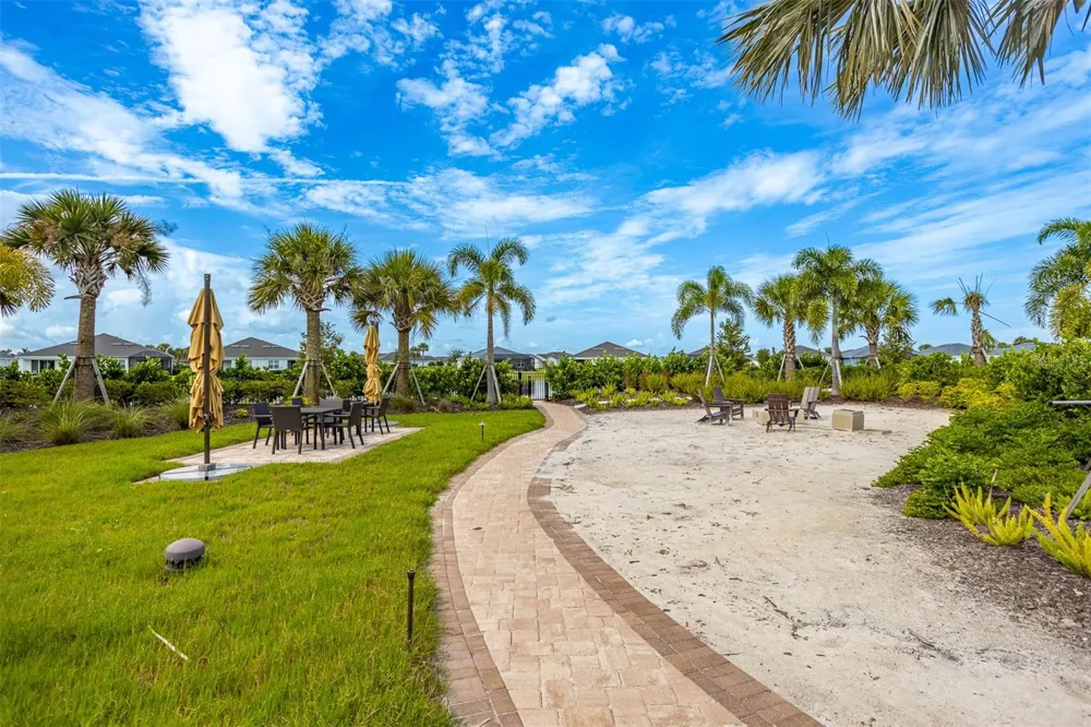 18052 CROPSIDE TRAIL Bradenton, FL 34211