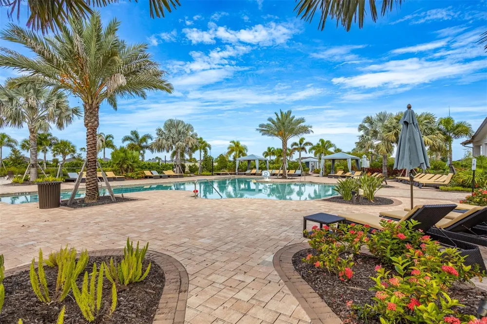 18052 CROPSIDE TRAIL Bradenton, FL 34211