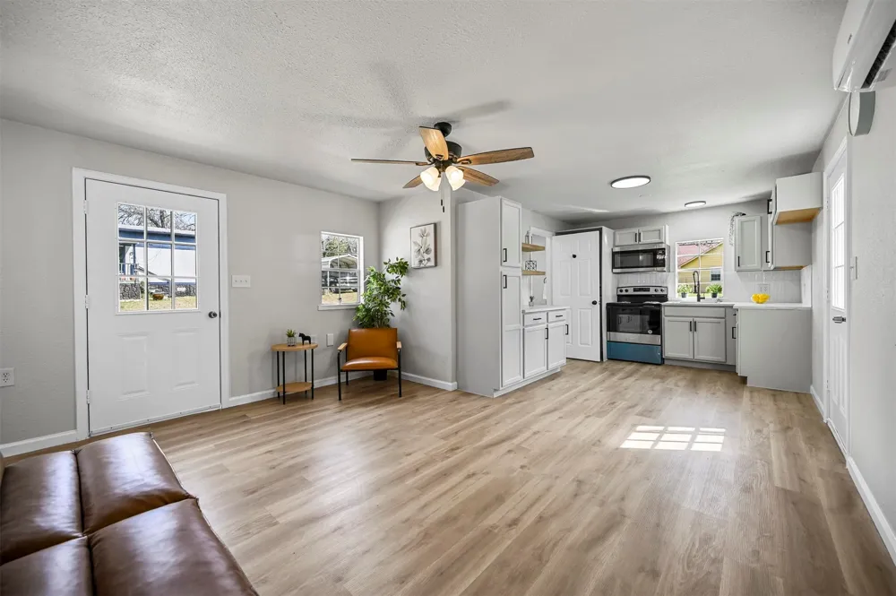 88 Live Oak Street Alvarado, TX 76009