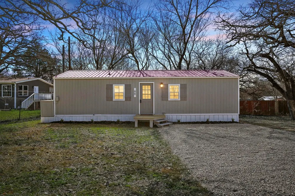 88 Live Oak Street Alvarado, TX 76009
