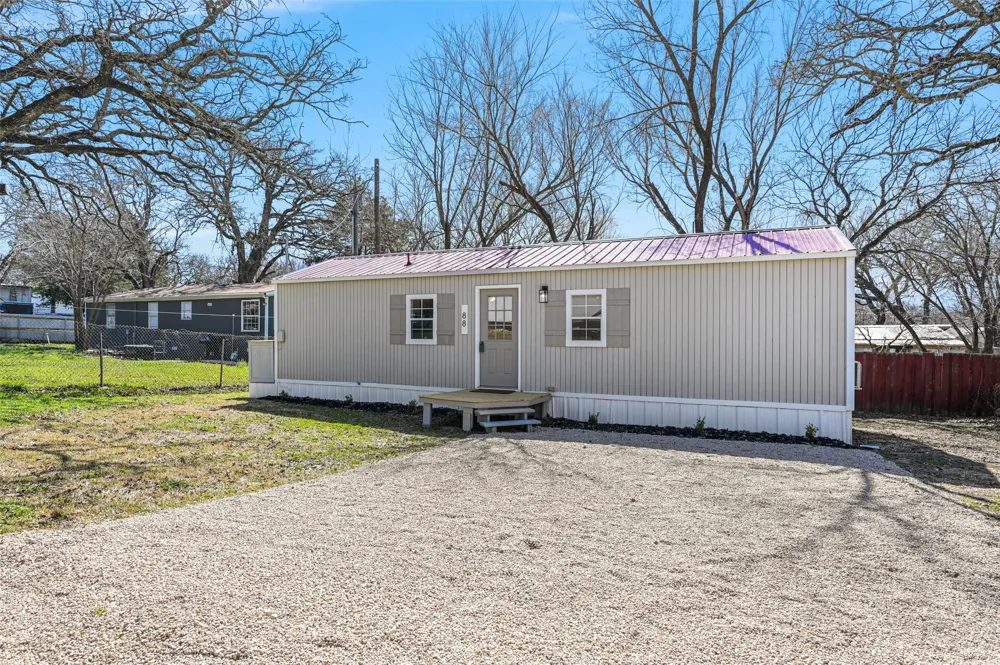 88 Live Oak Street Alvarado, TX 76009