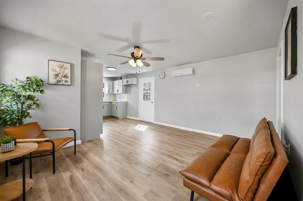 88 Live Oak Street Alvarado, TX 76009