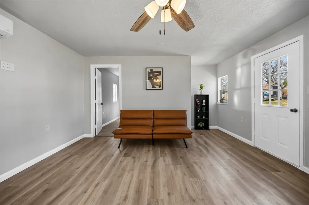 88 Live Oak Street Alvarado, TX 76009