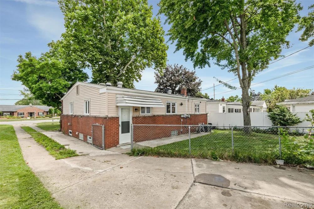 9522 Pardee Road Taylor City, MI 48180