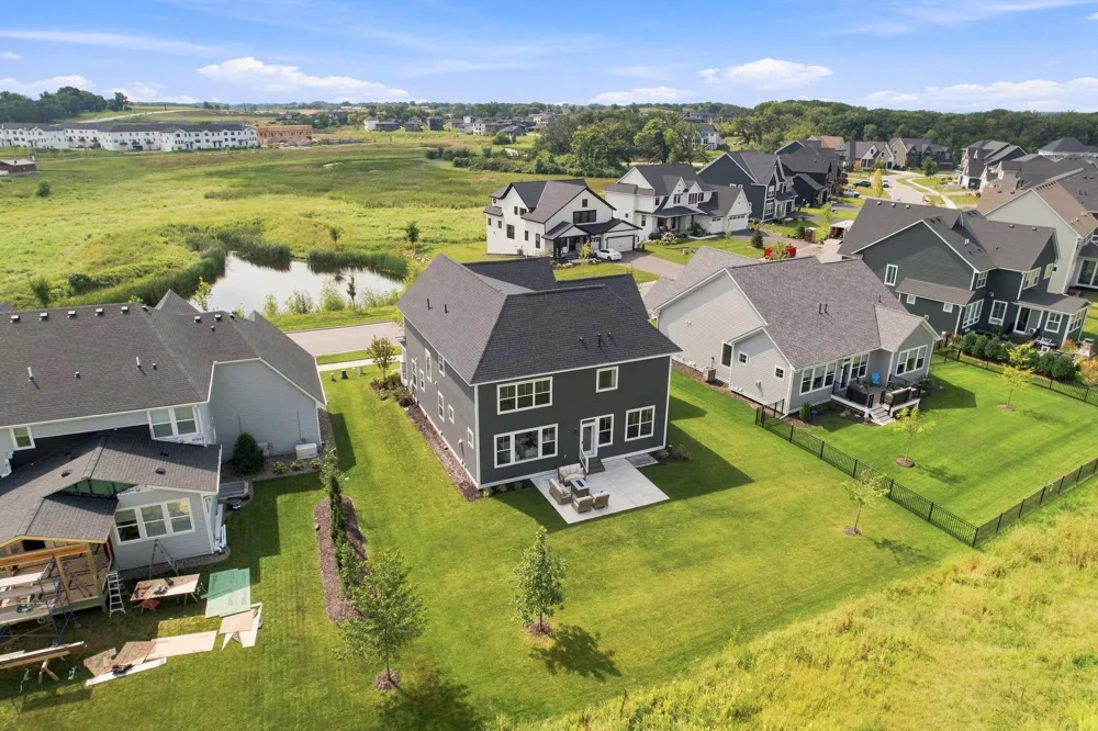 5392 Rolling Hills Parkway Victoria, MN 55318
