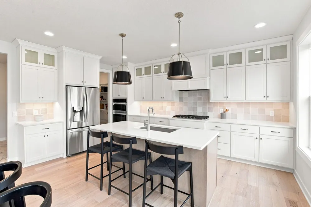 5392 Rolling Hills Parkway Victoria, MN 55318
