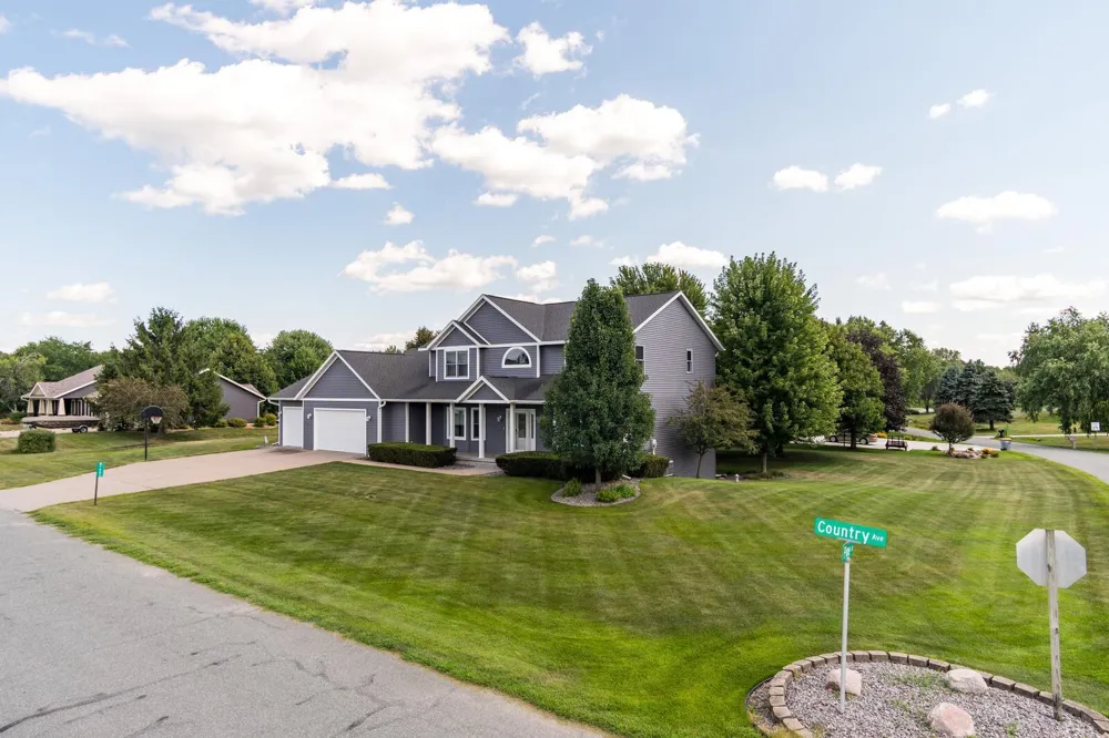 W7885 Country Avenue Holmen, WI 54636