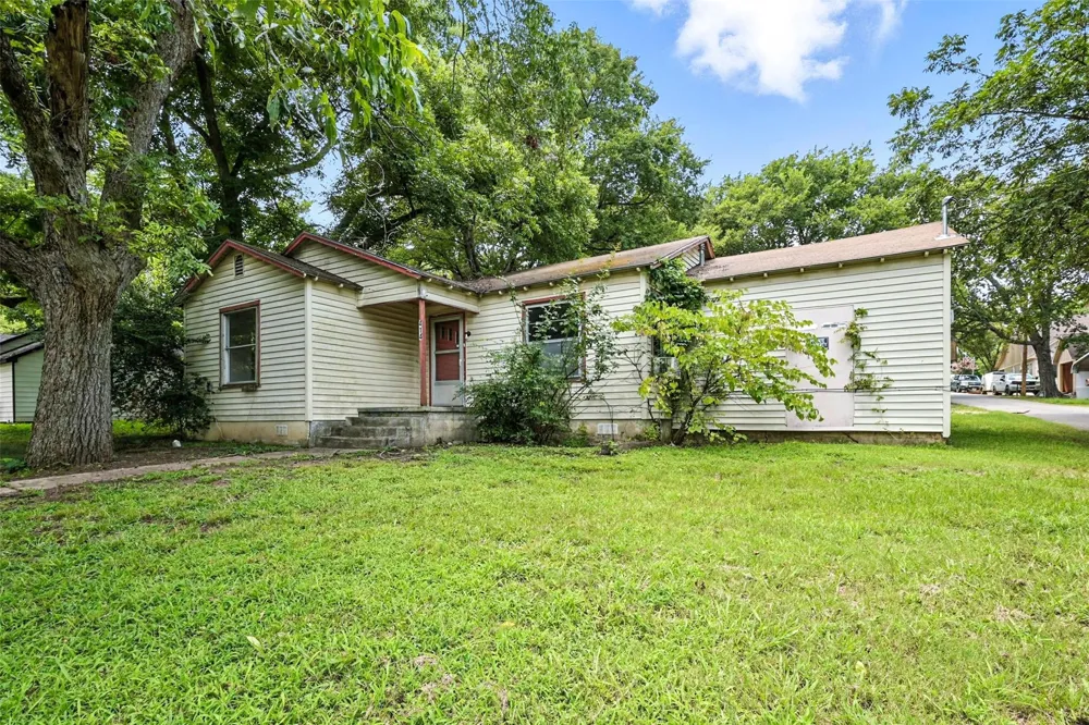 414 S Broadway Street Bells, TX 75414