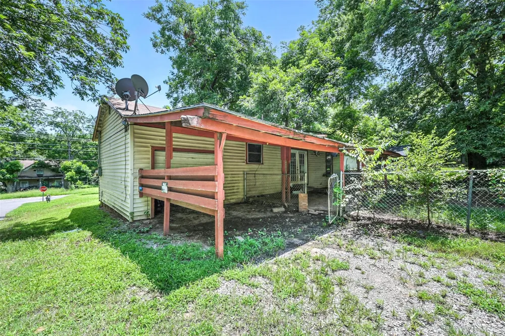 414 S Broadway Street Bells, TX 75414