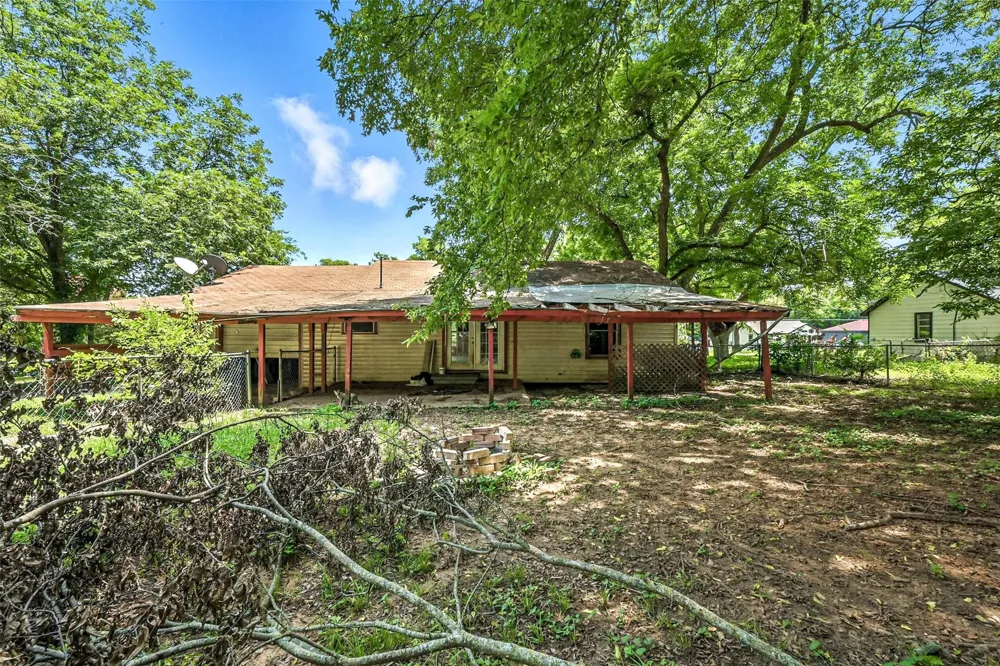414 S Broadway Street Bells, TX 75414