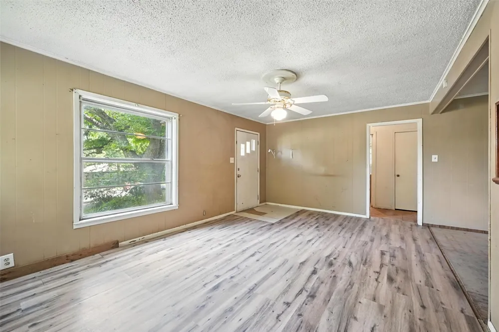 414 S Broadway Street Bells, TX 75414