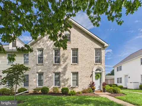 459 DELANCEY COURT
