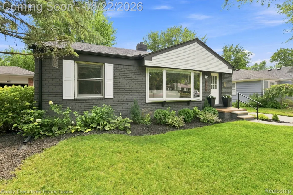 16201 Amherst Avenue Beverly Hills Village, MI 48025
