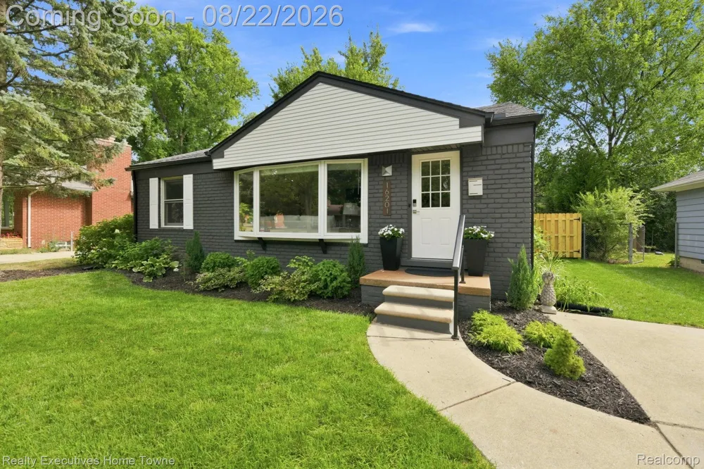 16201 Amherst Avenue Beverly Hills Village, MI 48025