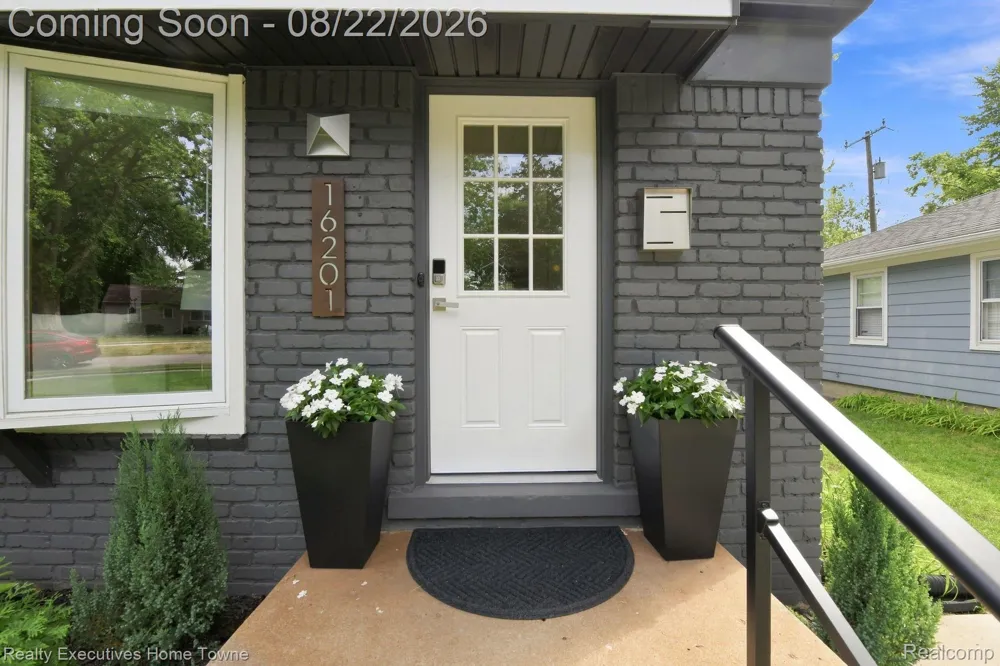 16201 Amherst Avenue Beverly Hills Village, MI 48025