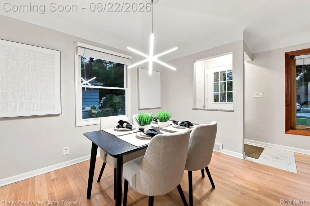 16201 Amherst Avenue Beverly Hills Village, MI 48025