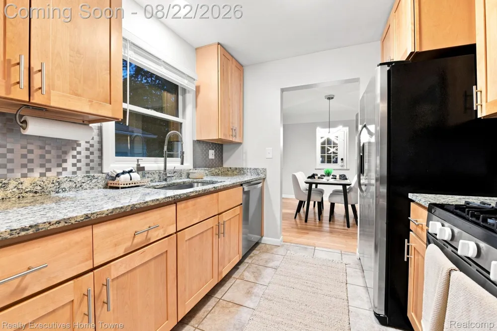 16201 Amherst Avenue Beverly Hills Village, MI 48025