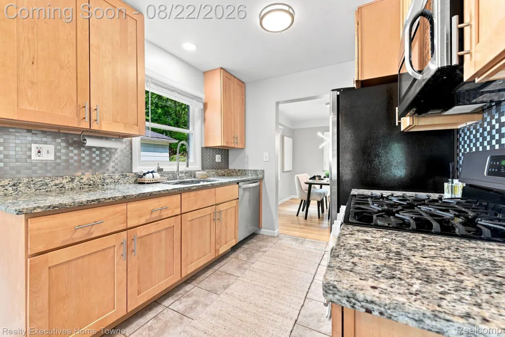 16201 Amherst Avenue Beverly Hills Village, MI 48025
