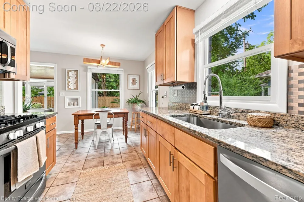 16201 Amherst Avenue Beverly Hills Village, MI 48025