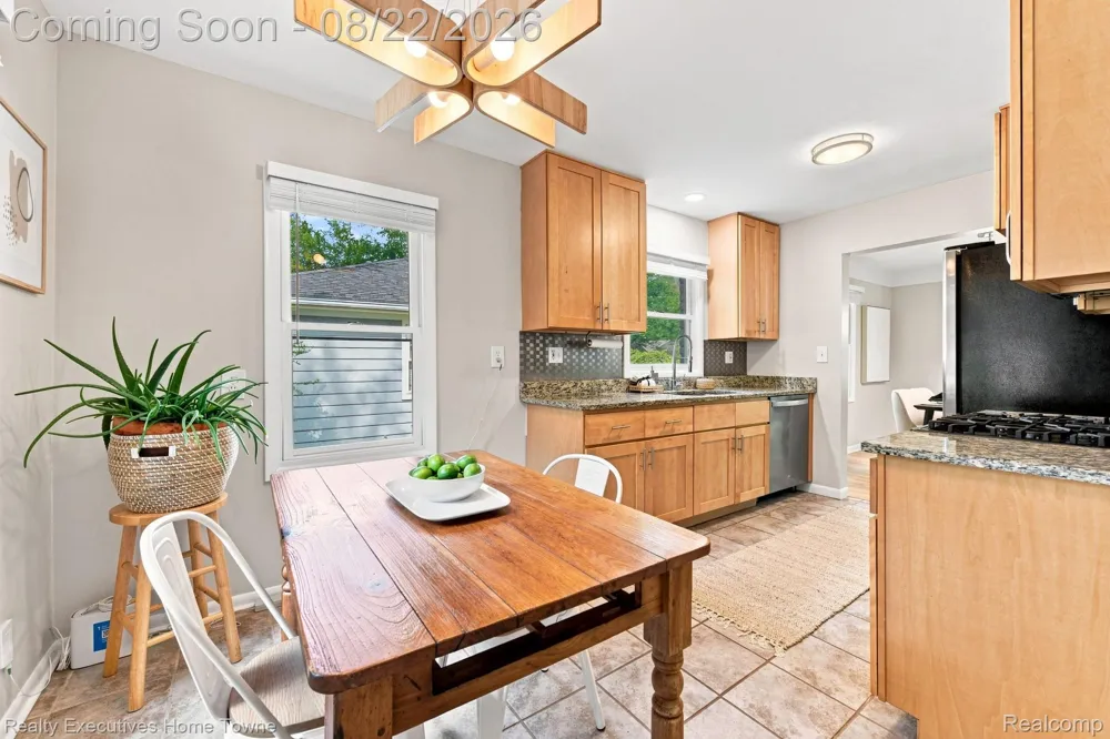 16201 Amherst Avenue Beverly Hills Village, MI 48025