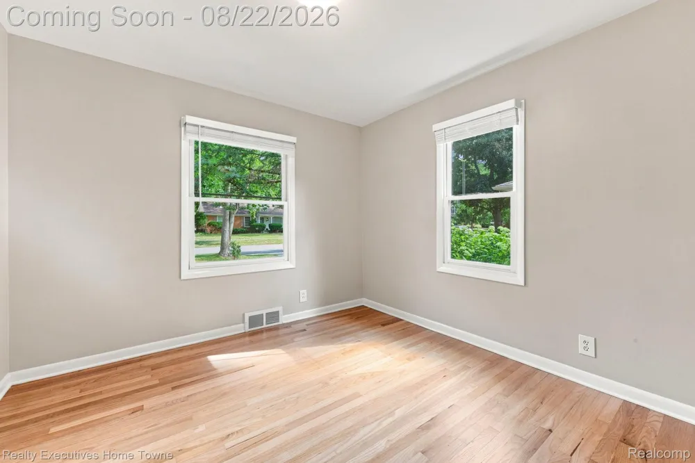 16201 Amherst Avenue Beverly Hills Village, MI 48025