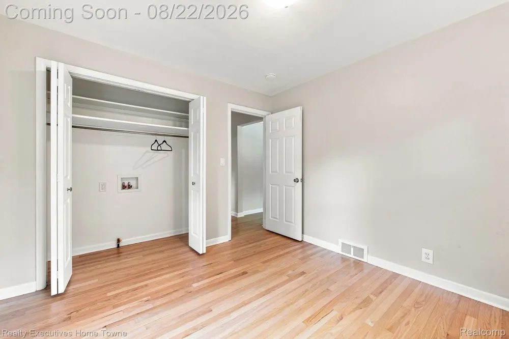 16201 Amherst Avenue Beverly Hills Village, MI 48025