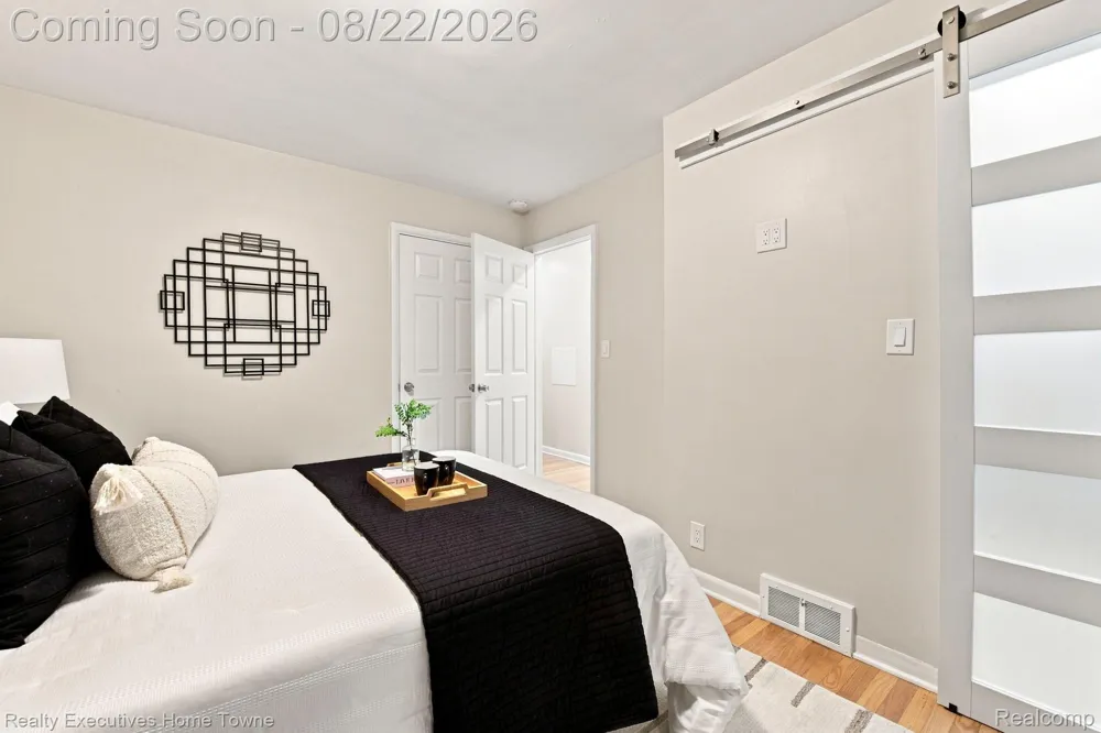 16201 Amherst Avenue Beverly Hills Village, MI 48025